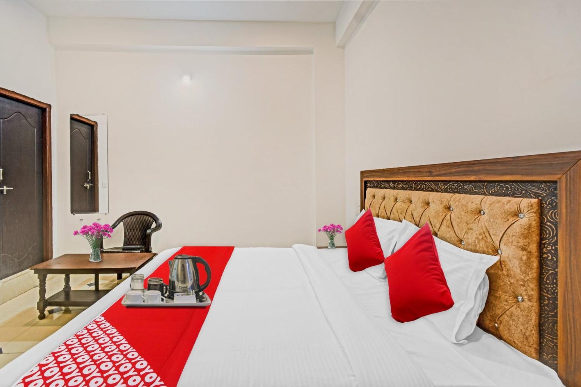 Hotel O Padharo Saa Udaipur Exteriör bild